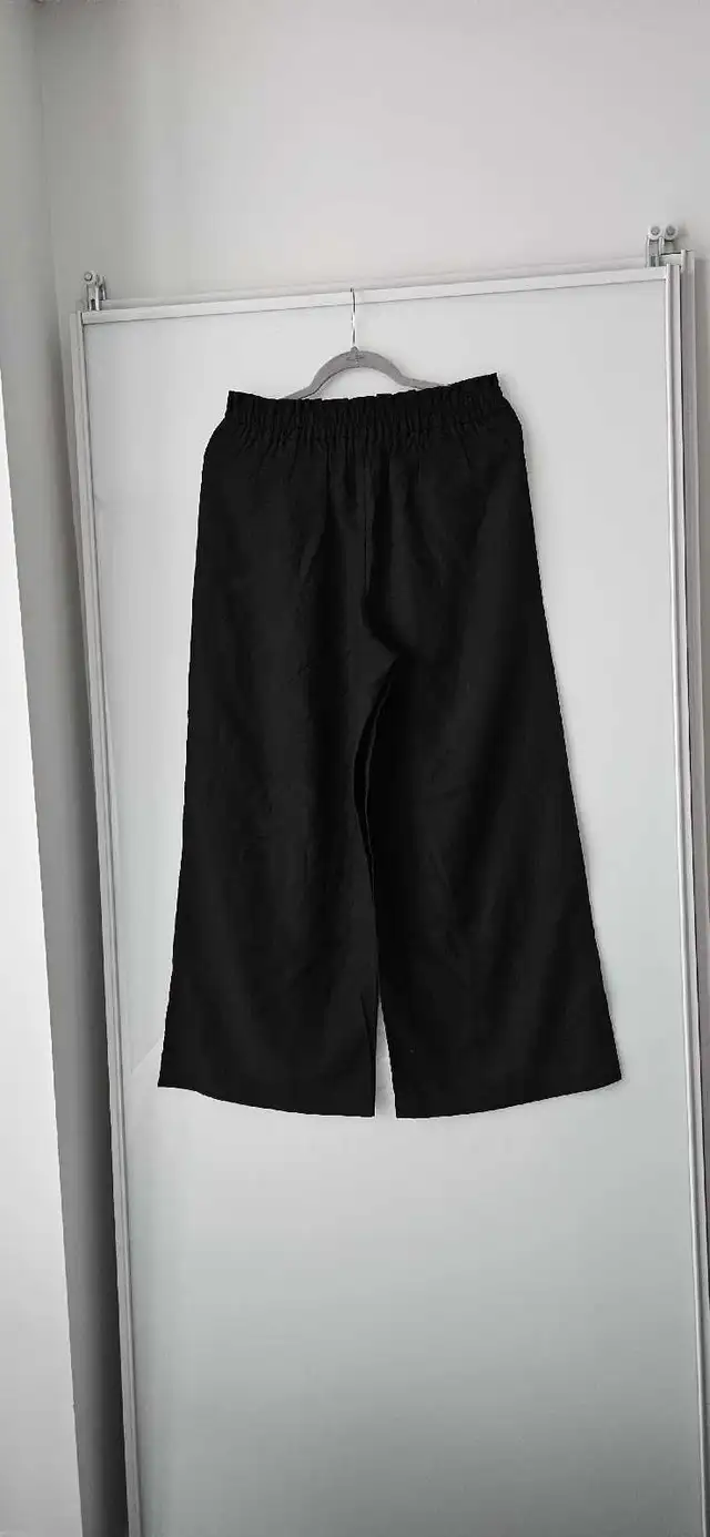 Negotiable - Beautiful Black Wide Leg Culottes Pants, Size 6 in Women's - Bottoms in City of Toronto - Image 8