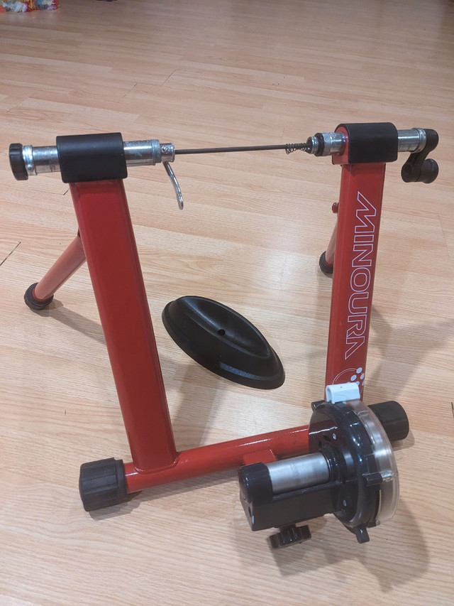 Minoura m80 indoor bike trainer in Clothing, Shoes & Accessories in City of Toronto