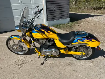 2007 Victory Vegas Jackpot Excellent Condition Freedom 100 Cubic Inch / 1634 cc Engine 6 Speed Trans...