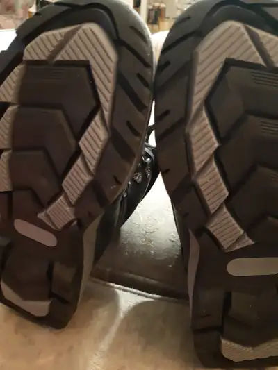 Botte de neige pointure 7 neuf  dans sa boite, View more