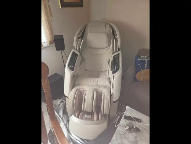 osaki vivo new 4D+3D DUAL mec chair.sells for $15000 ask 4500
