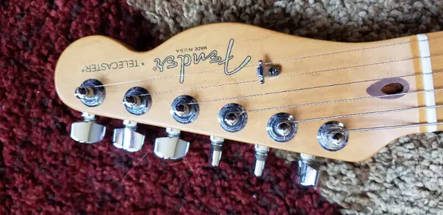 Montreal Canadiens Fender Telecaster in Guitars in City of Montréal - Image 7