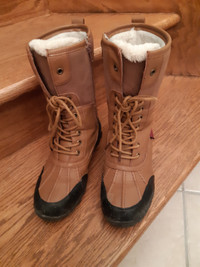 BOTTES D'HIVER POUR FEMME À VENDRE, GRANDEUR 6