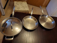 Kirkland frying pan.