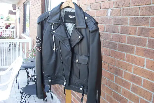 GUESS (Jeans) Leather Motorcycle Jacket in Motorcycle Parts & Accessories in Laval / North Shore - Image 8