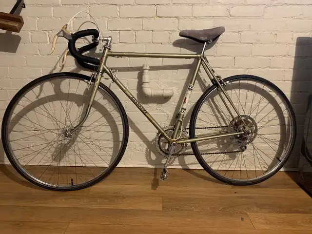 Vintage Peugeot 10 speed road bike in excellent condition in Road in City of Toronto - Image 2