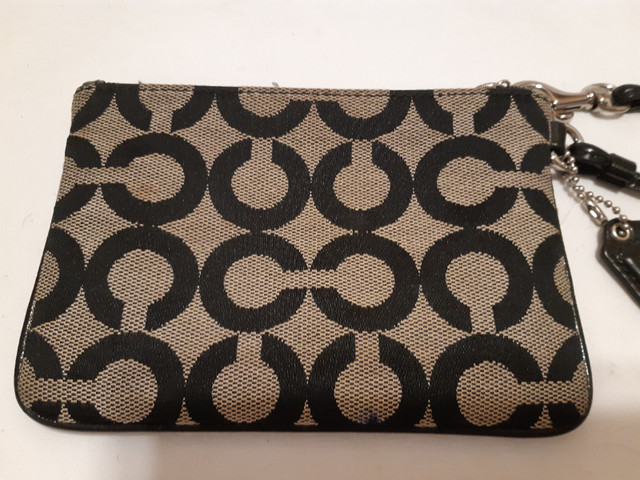 Coach Black/Beige Signature Fabric/ Black Patent Small Wristlet in Women's - Bags & Wallets in City of Halifax - Image 4