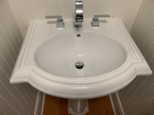 Kohler Devonshire pedestal sink (top and bottom) - 2 pieces in Plumbing, Sinks, Toilets & Showers in Mississauga / Peel Region - Image 3