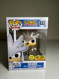 Funko Pop! Sonic The Hedgehog Silver #633 Hot Topic Exclusive Gl