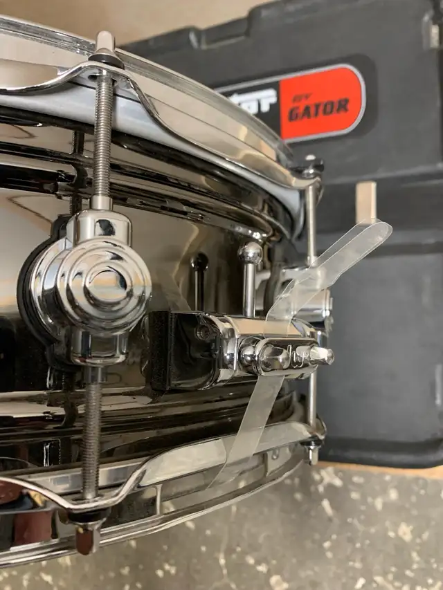 Caisse-claire DW design 5.5x14 Nickel Over Brass in Drums & Percussion in City of Montréal - Image 5
