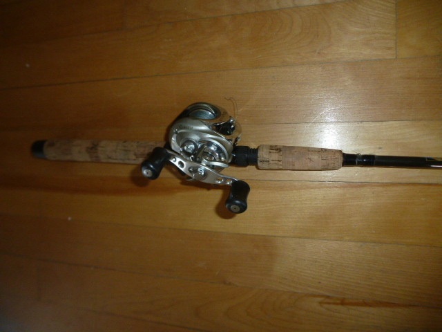 Canne moulinet baitcaster Shimano/Quantum Fishing rod reel dans Art et objets de collection  à Ville de Montréal