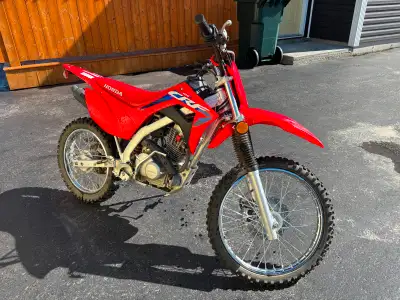 023 HONDA Crf125 Big Wheel, For sale 2023 Honda CRF125FBP Big Wheel Dirt bike with less than 1000km...