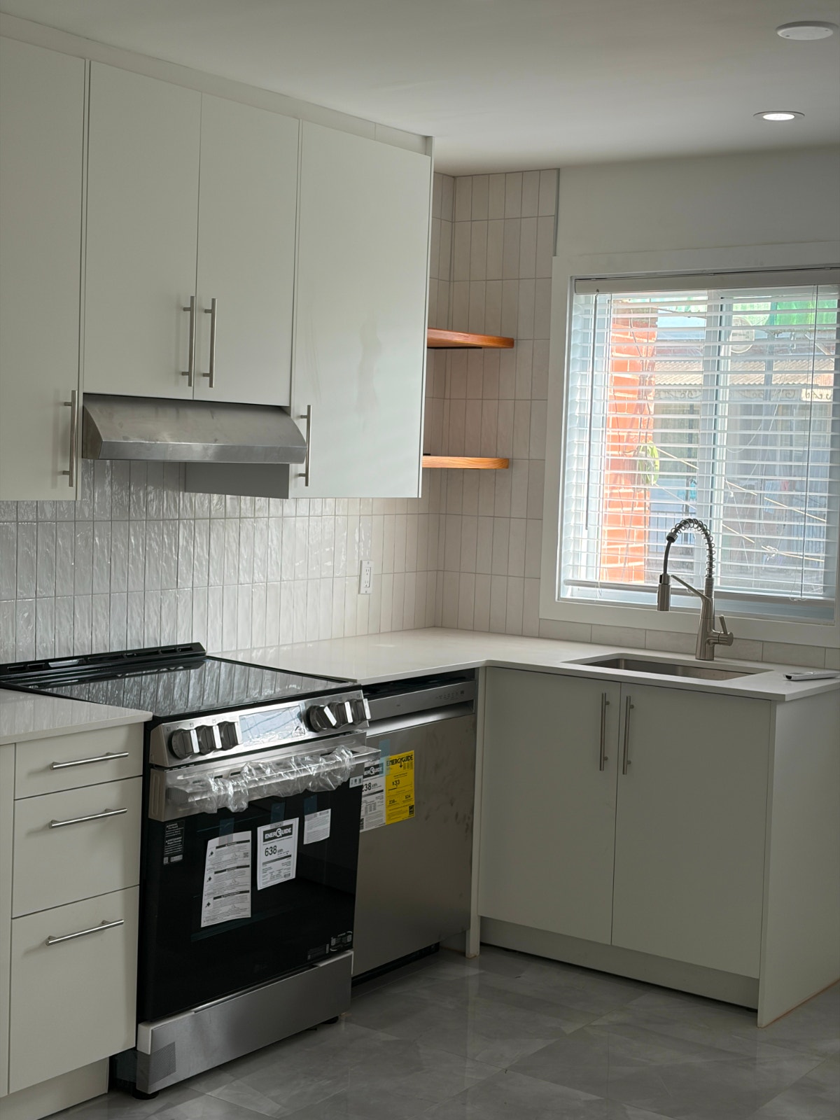 Rénové avec Électroménagers Neufs/Renovated with New Appliances — photo 2