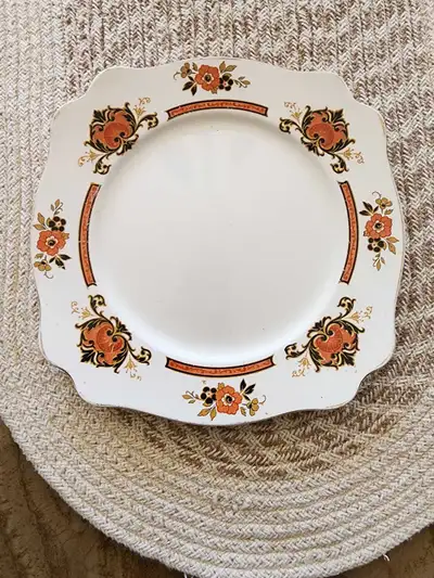 Royal Stratfordshire porcelain plate, View more