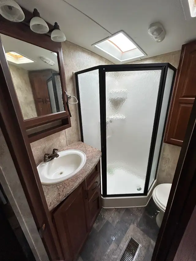 2012 Sydney Outback 325 fre in Travel Trailers & Campers in Regina - Image 2