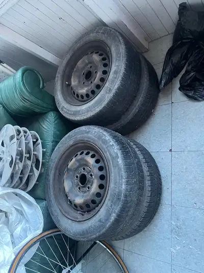 Old Michelin X-Ice winter tires mounted on rims. Size 195/65 R15, with Honda hubcaps. Bolt pattern 5...