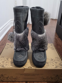 Women's Winter Boots - Size 6