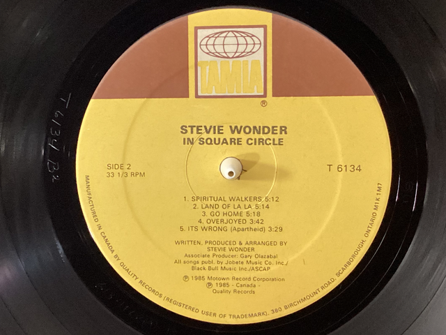 STEVIE WONDER (IN SQUARE CIRCLE) GATE-FOLD WITH BOOKLET VINYL LP in Arts & Collectibles in Winnipeg - Image 11