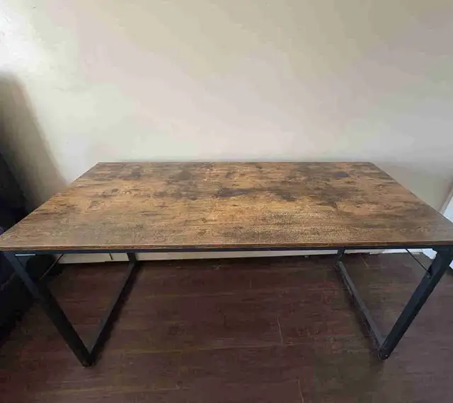 Large Desk in Desks in Charlottetown - Image 2