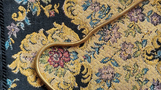 Vintage tapestry bag in Women's - Bags & Wallets in Hamilton - Image 2