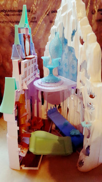 Disney Princess Frozen Castle- Great condition $80