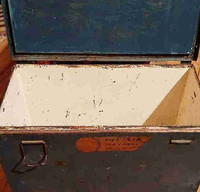 Vintage Carlco Portable Pic-Nik Metal Ice Chest