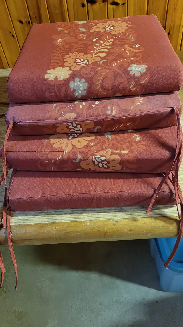 Outdoor furniture cushions in Patio & Garden Furniture in Barrie - Image 3