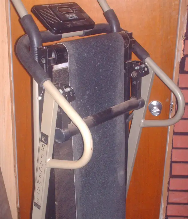 Space Mate Gold - CORDLESS Treadmill in Health & Special Needs in Charlottetown - Image 4