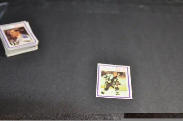 esso 1970 1971 hockey stamp choose from the list below nhl in Arts & Collectibles in Victoriaville - Image 9