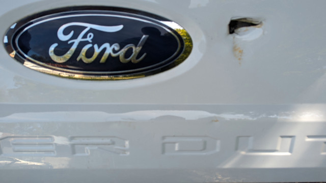Panneau arrière PERCÉ pour pick-up Ford F250 de 2015 à 2020 dans Pièces de carrosserie  à St-Georges-de-Beauce - Image 4