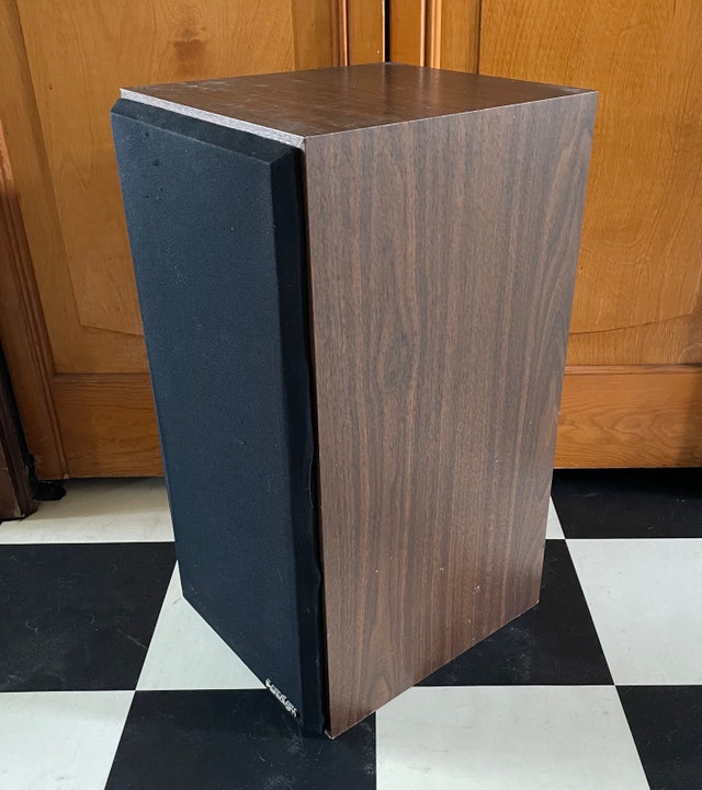 PARADIGM 5SE Bookshelf SPEAKER Made in Canada SOUNDS AMAZING