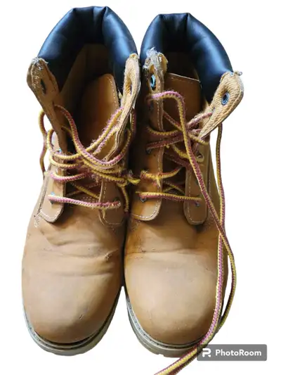 Ozarktrail shoes 8. Mens boots. I deliver!, View more