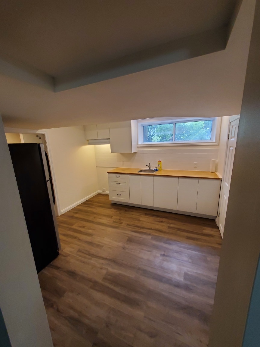 All-Inclusive 1-BR Basement – Private Laundry, A/C & Parking 3