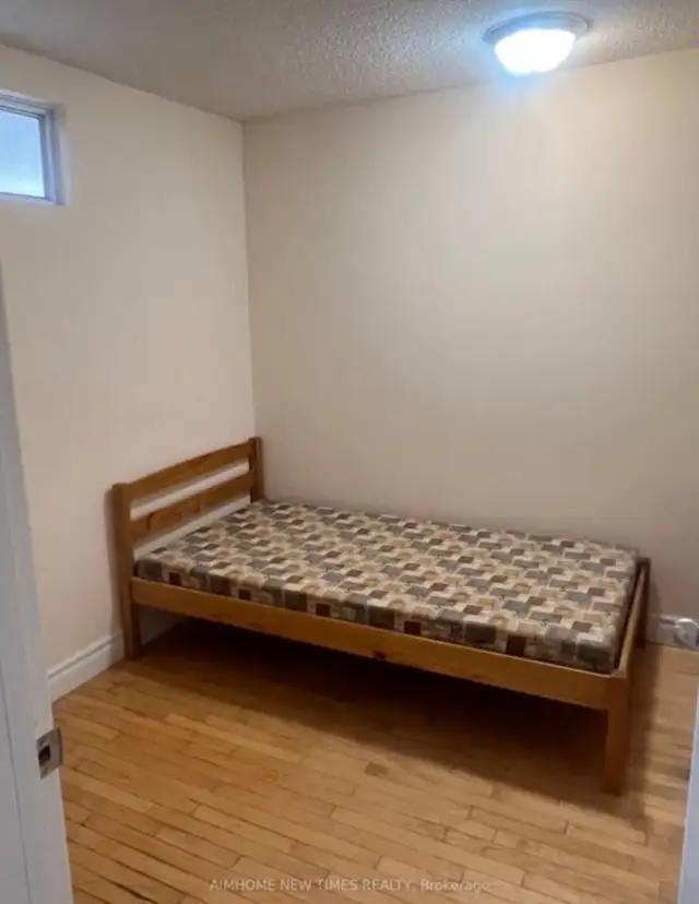 Room For Rent - 99 Cameron St