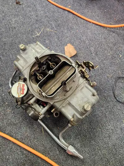770 cfm with vacuum secondary and electric choke Only used for a season and downsized Diaphragm seal...