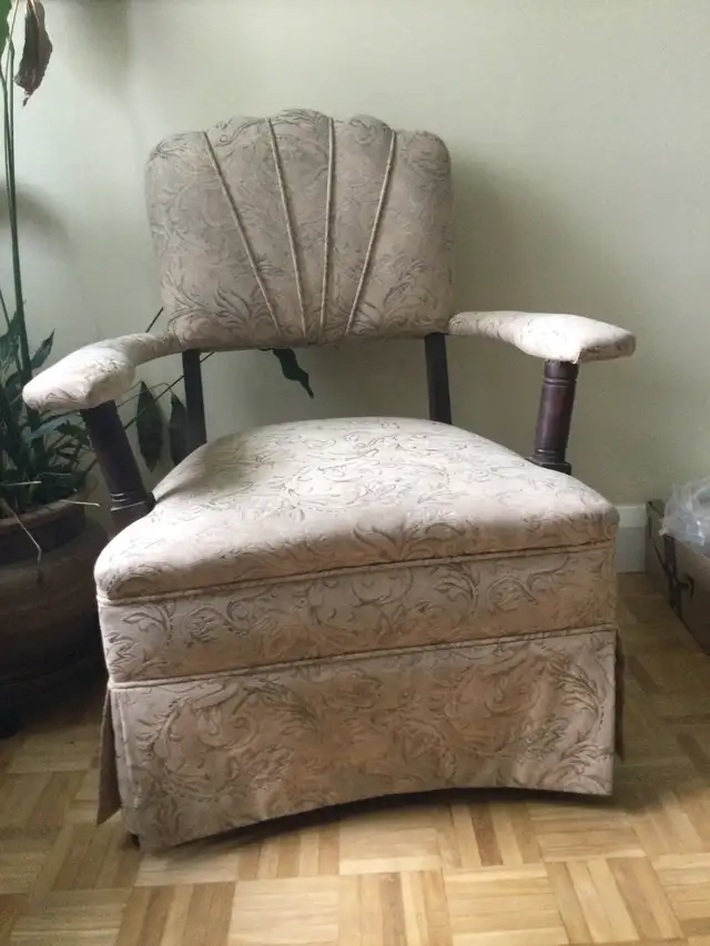 Antique sofa and chair in Couches & Futons in Ottawa - Image 3