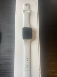 10/10 condition Apple Watch Series 6 white strap ACCEPTING OFFER