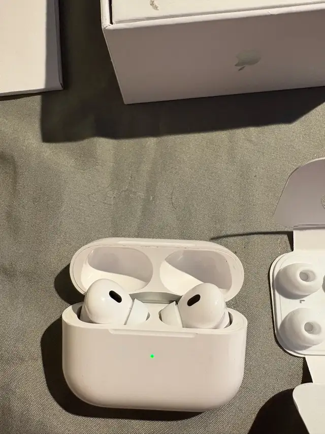 AirPods Pro 2 ( usb-c) in Toys & Games in Laval / North Shore - Image 10