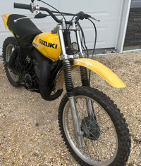Suzuki RM 250 dirt bike