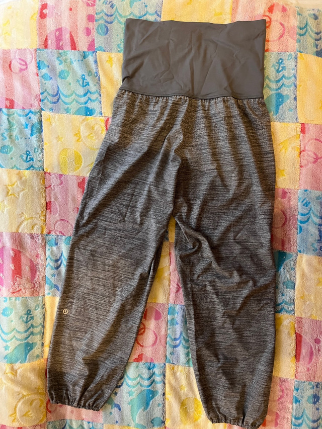 Lululemon pants size 4 in Women's - Bottoms in Markham / York Region