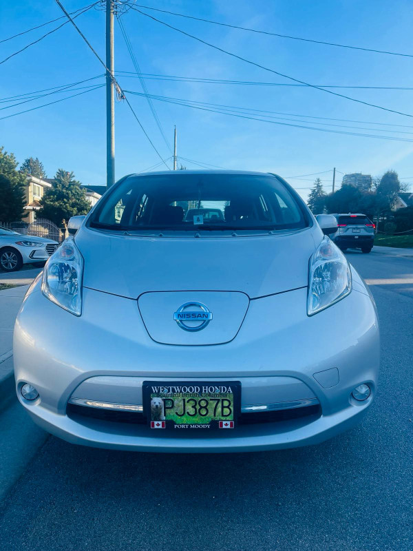 Nissan LEAF 2017 Electric Vehicle, NO GAS $ NEEDED. in Cars & Trucks in Burnaby/New Westminster