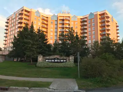 BEAUTIFUL 2/2 IN SOUGHT AFTER CONDO (ROXBURY)  FOR RENT JULY 1