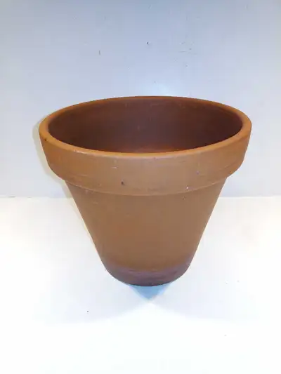 Petits pots en terre cuite avec soucoupe / Small terracotta pots, View more