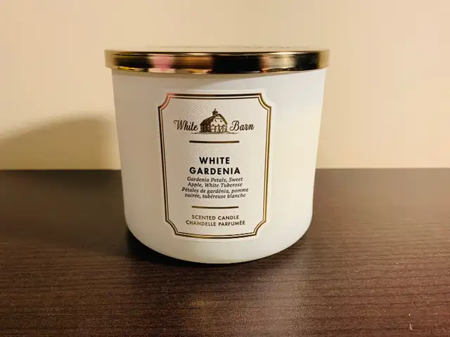 *New* White Barn - White Gardenia 3 Wick Candle in Home Décor & Accents in Markham / York Region - Image 2