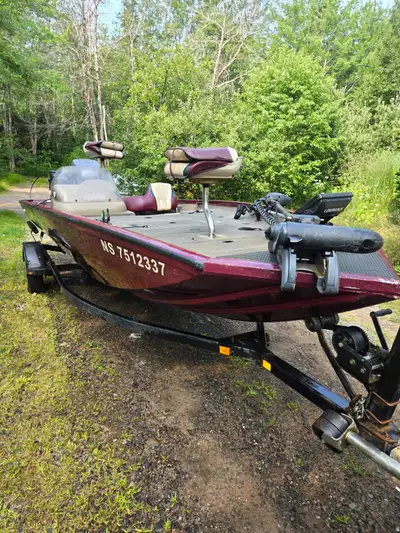 18' Bass Boat 130 HP Johnson outboard, complete rebuild 2 seasons ago, trailer just inspected, new b...