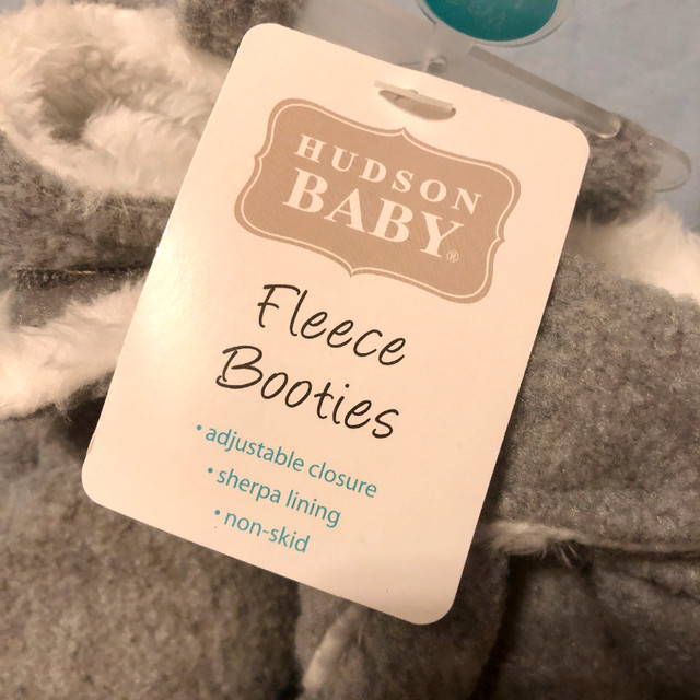 *new* Hudson Baby Fleece Booties Muffs Slippers 0-6M dans Vêtements - 0 à 3 mois  à Ville de Montréal - Image 4