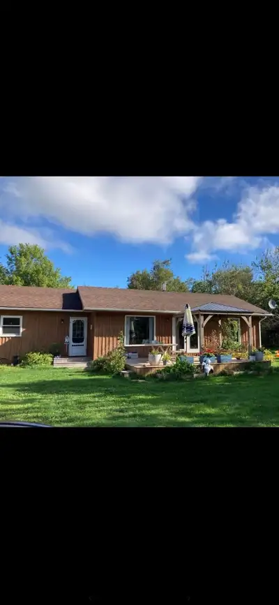 Short term rental from Oct 1 - May 31. Cozy, well appointed cottage in Brackley Beach. 2 bedrooms 1...