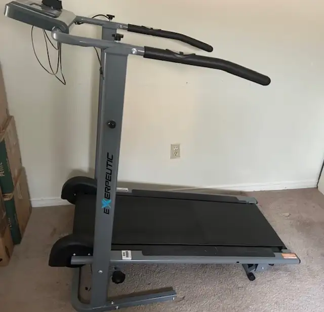 Treadmill in Exercise Equipment in Markham / York Region - Image 2