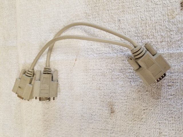 VGA Cable Splitter in Cables & Connectors in Kingston - Image 2