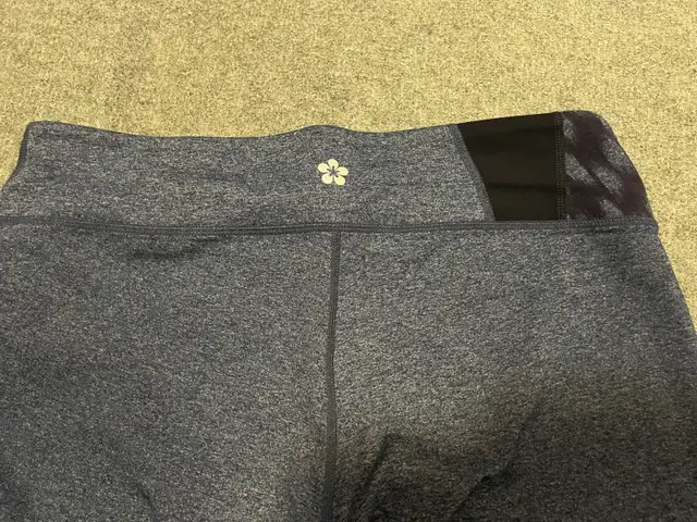 Medium Yoga Pants in Women's - Bottoms in Edmonton - Image 6